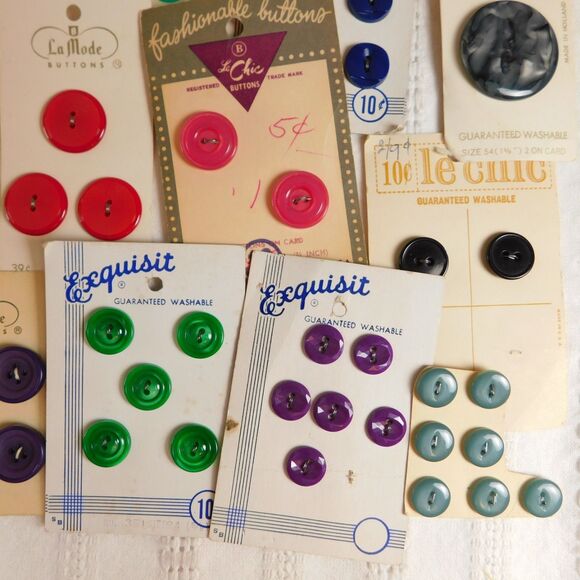 Vintage Buttons On Cards Lot Of 24 Pinks, Purples Burgundy LaMode, LeBouton NOS - Picture 12 of 16